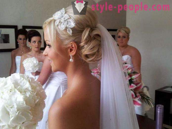 Венчање фризура за четворки: опције, фотографије