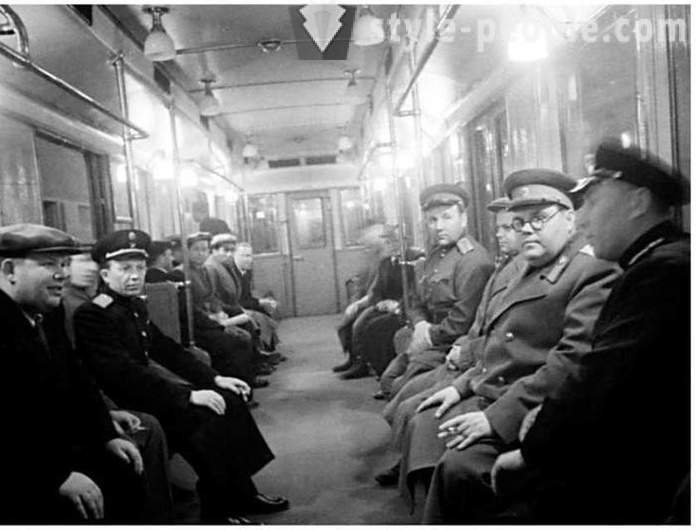 Московски метро, ​​који је постао дом многих током рата