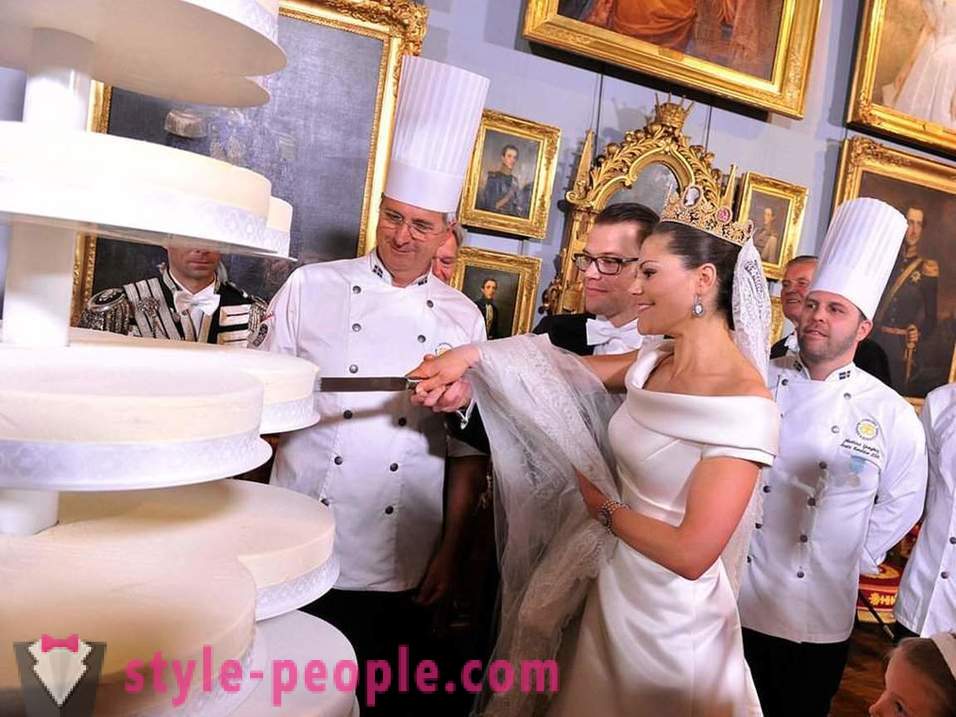 Избор удара краљевске свадбене торте