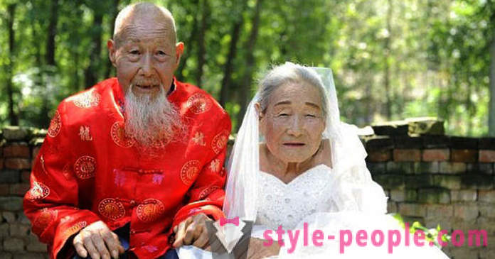 Након 80 година брака, пар је коначно направио свадбени фотографисање