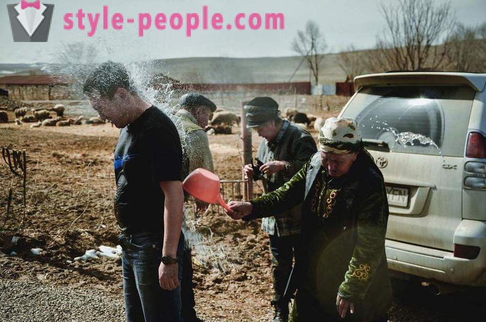 Запад фотограф провео два месеца у посети Казахстана схаман