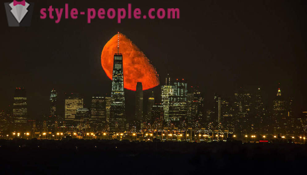 Крвави Месец над Манхаттан