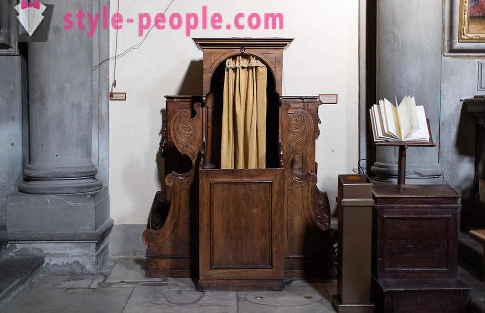 Исповести у италијанској цркви. Фотограф Марселла Хакбардт