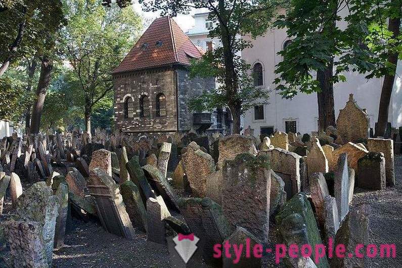 Вишеслојне Јеврејско гробље у Прагу