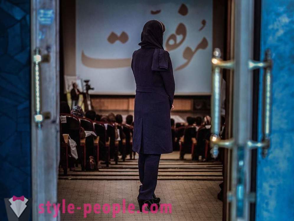 Ислам, цигарете и Ботокс - свакодневни живот жена у Ирану