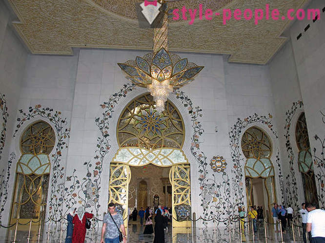 Шеик Зајед џамија - главни излог неиспричана богатство Емирата Абу Дабију