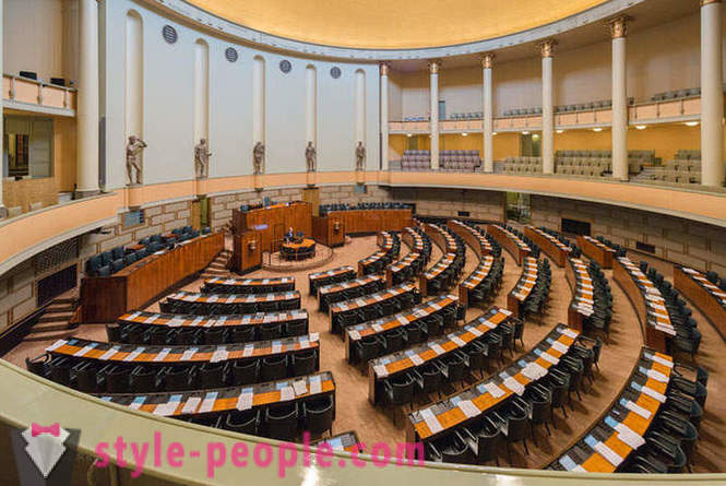 Обилазак Парламента Финске