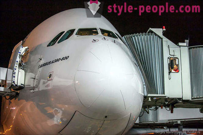 Како да служи највећи путнички авион у Домодедово