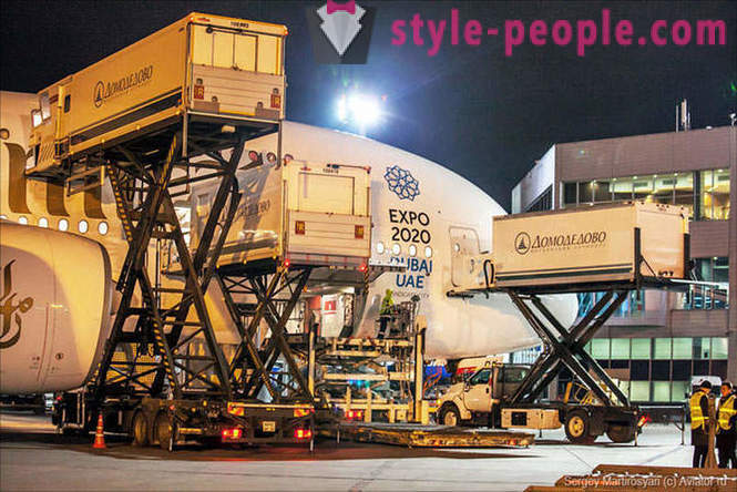 Како да служи највећи путнички авион у Домодедово