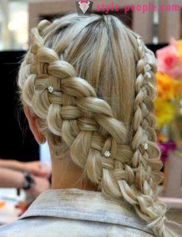 Холидаи фризуре за дугу косу за девојке са рукама (ФОТО)