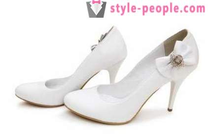Беле ципеле за модне