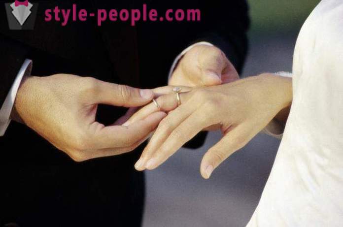 У неком прсту носи веренички прстен? Бурме: фото