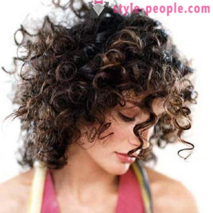 Коврџава коса: шишање и обликовање косе