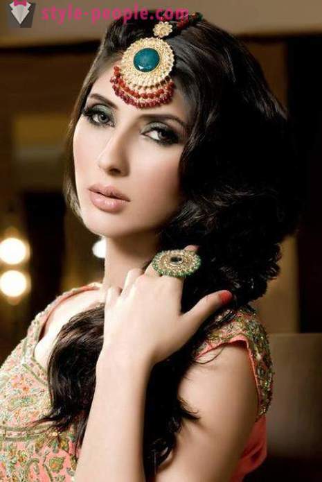 Арапски шминка као начин да потенцира своје атрактивности и сексуалност